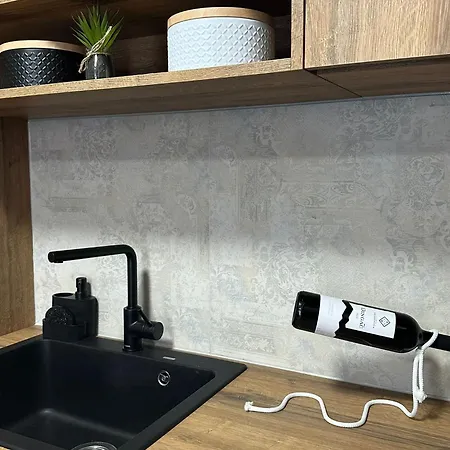Apartman V *